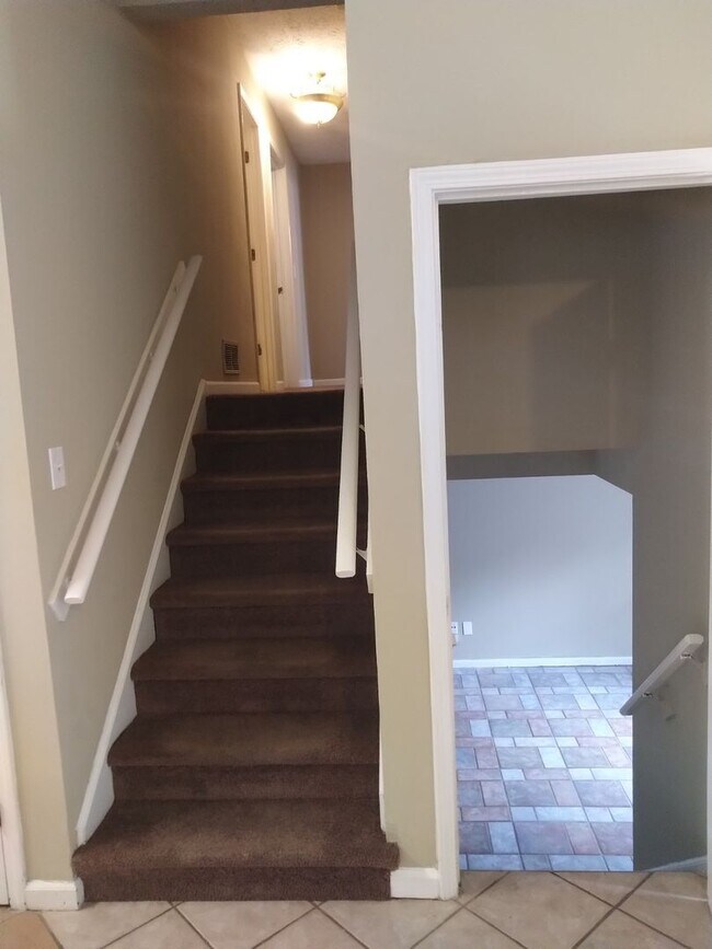 Building Photo - 2425 Justin Dr SW