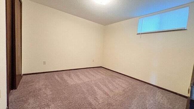 Building Photo - 1406 Magnolia W
