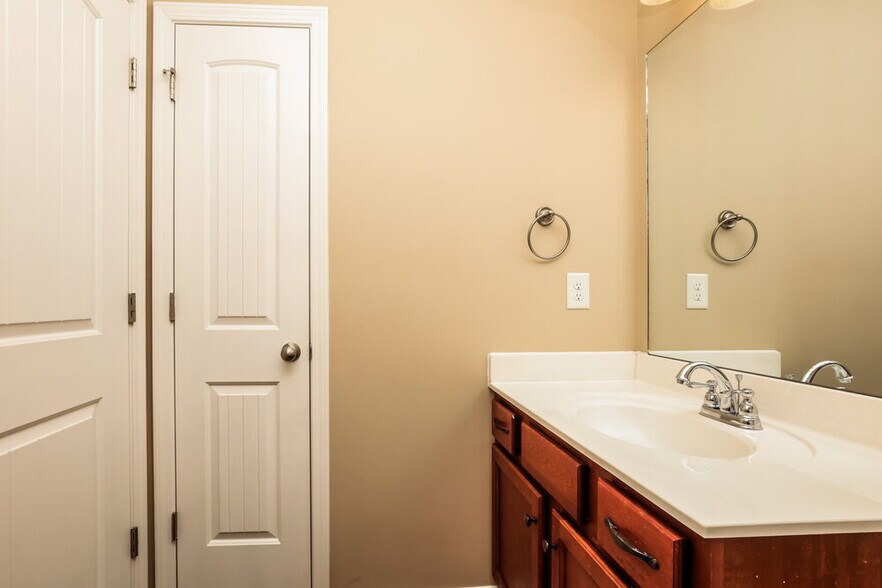 Building Photo - 637 Big Hurricane Dr