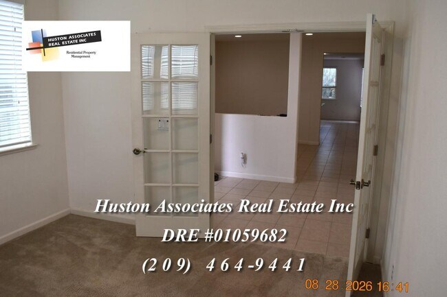 Building Photo - 458 N Covina St