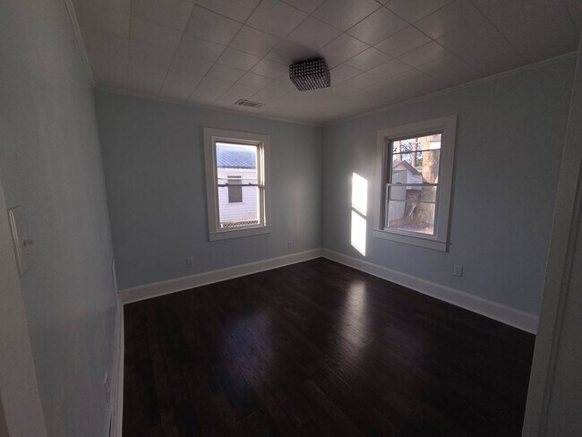 Building Photo - 209 Bartlett Ave