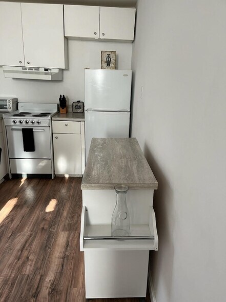 Rollable counter, bar, wine rack - 1901 E Lombard St