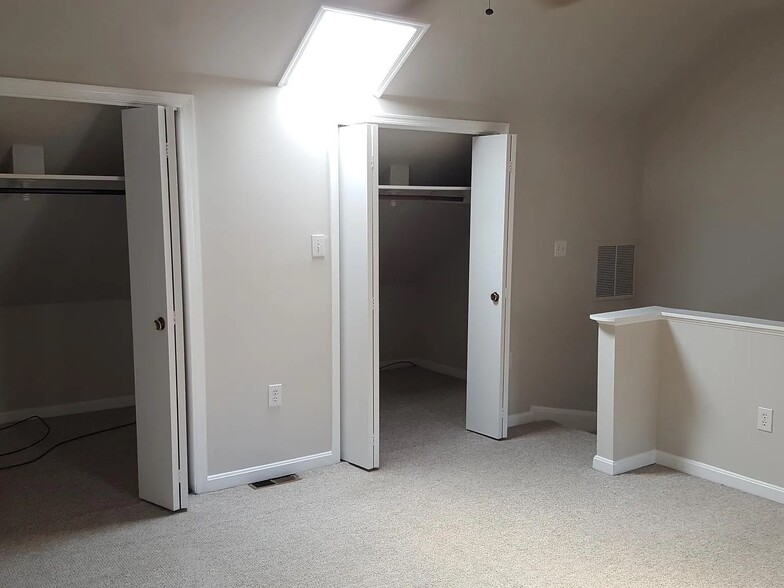 Top Floor Loft - 104 Shooters Ct