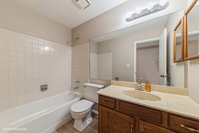 Building Photo - 607 Stone Cir Ct