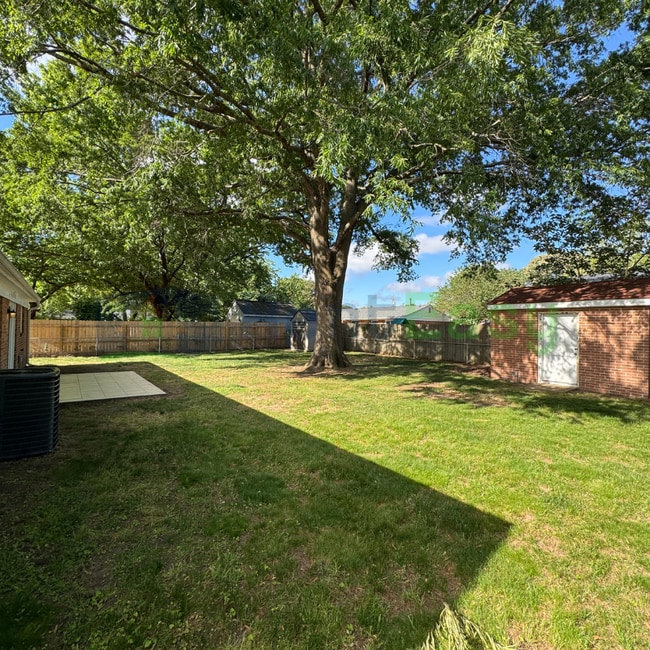 Building Photo - 949 Redwood Cir