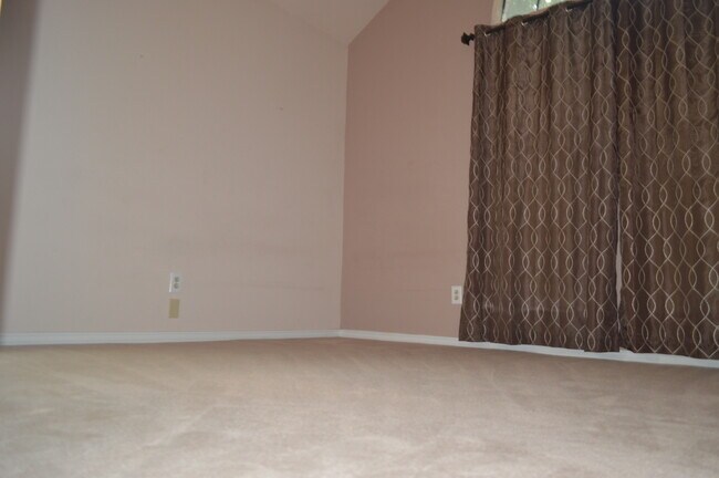 Building Photo - 2522 Belmeade Dr
