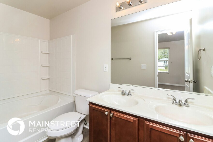 Building Photo - 404 Scenic View Ct