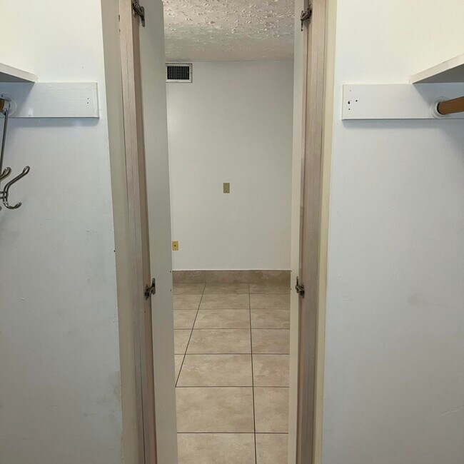 Building Photo - 2302 Sunrise Blvd