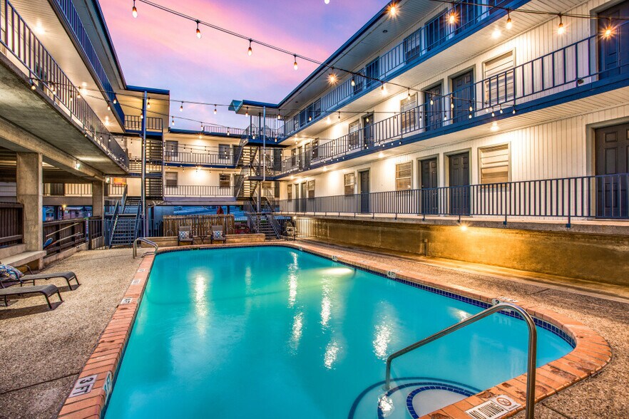 Building Photo - Eastwood Apartments