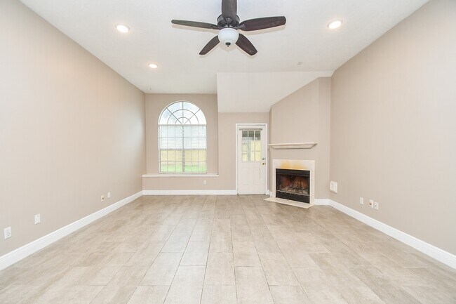 Building Photo - 14935 Chestnut Falls Dr