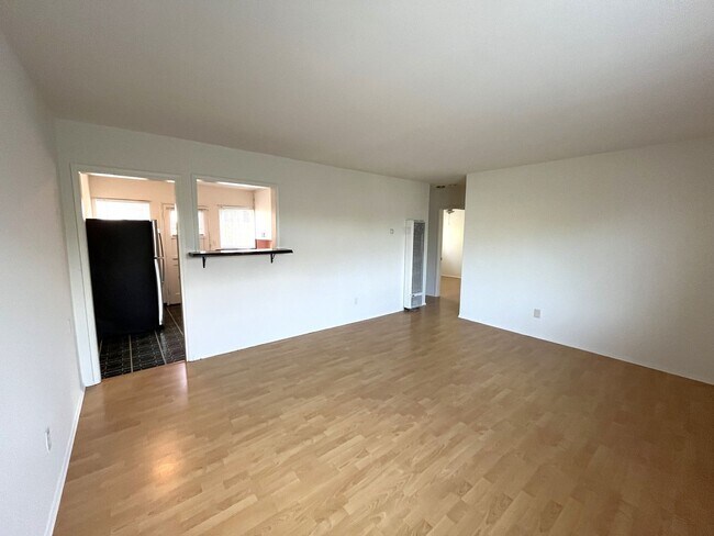 Building Photo - 1bd/1bth South Park Apartment with Plank F...