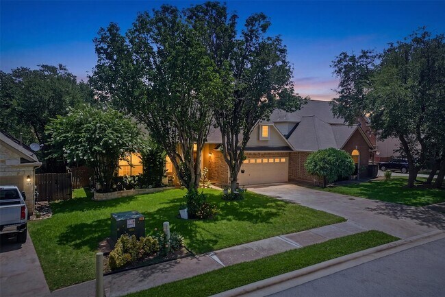 Building Photo - 1209 Horseback Hollow