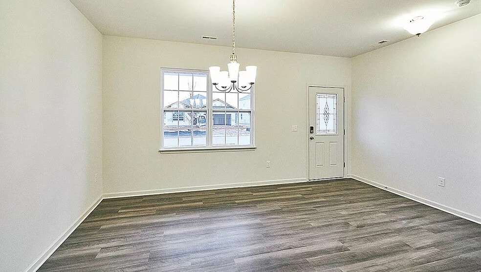 Building Photo - Room in House on N Great White Way