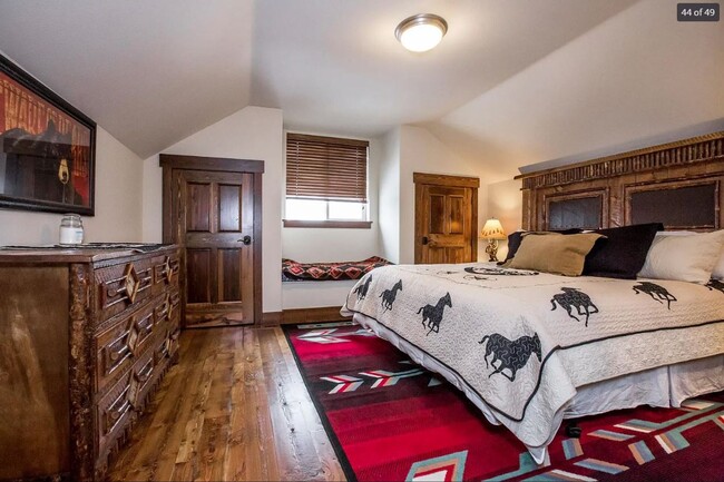 Building Photo - Beautiful Fully Furnished 4 Bed 3 Bath Home