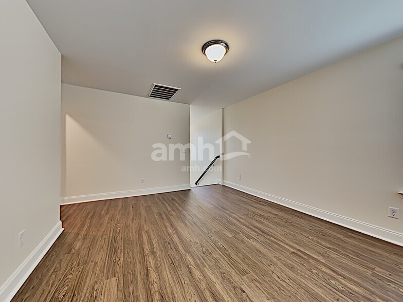Building Photo - 24 Crabapple Cir