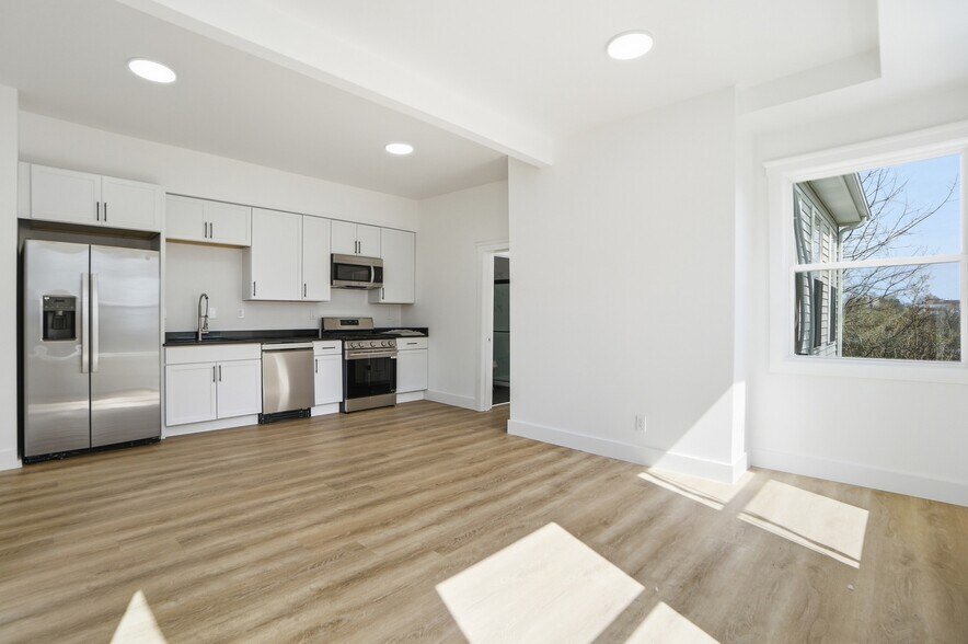 Building Photo - 2210 Eureka Ter