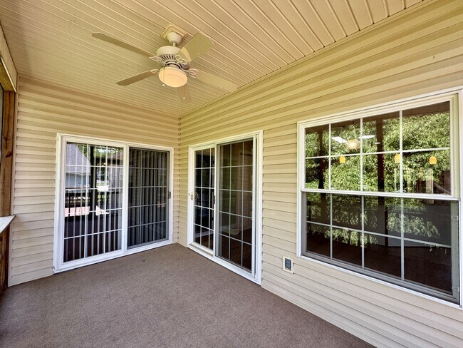 Building Photo - 513 Tanasi Cir