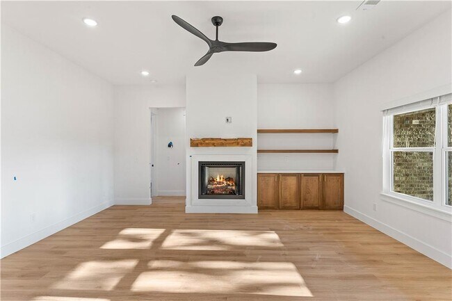 Building Photo - 2 Kolman Ln