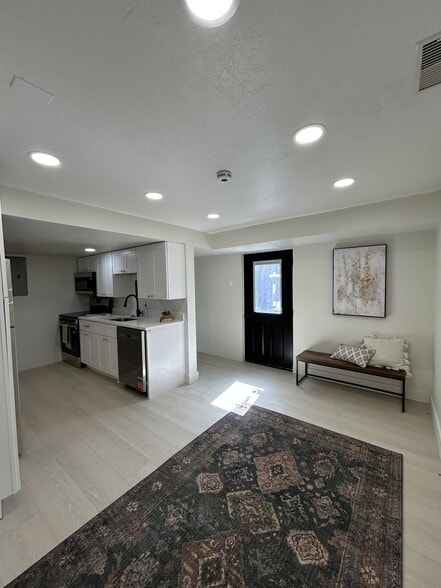 Building Photo - 7408 Ramanee Dr