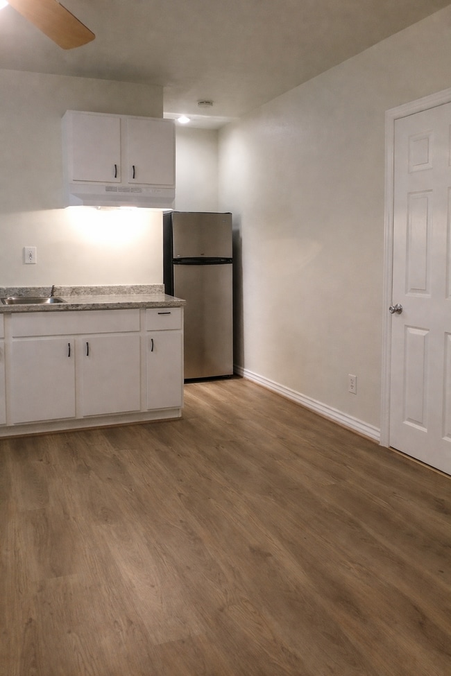 Building Photo - 9417 Tilmont St