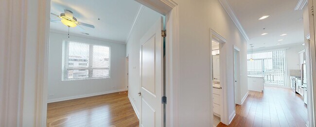 Building Photo - 847 S Wells St