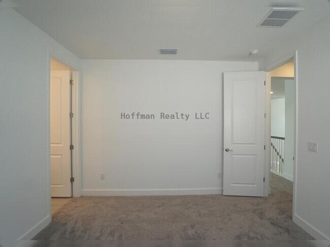 Building Photo - Stunning 5-Bedroom Lakeview Home in River ...