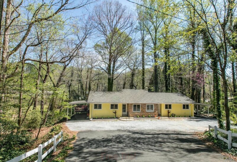 Building Photo - 121 Carolina Dr