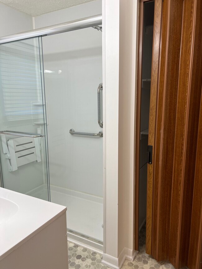 Building Photo - 4311 Warwick Rd