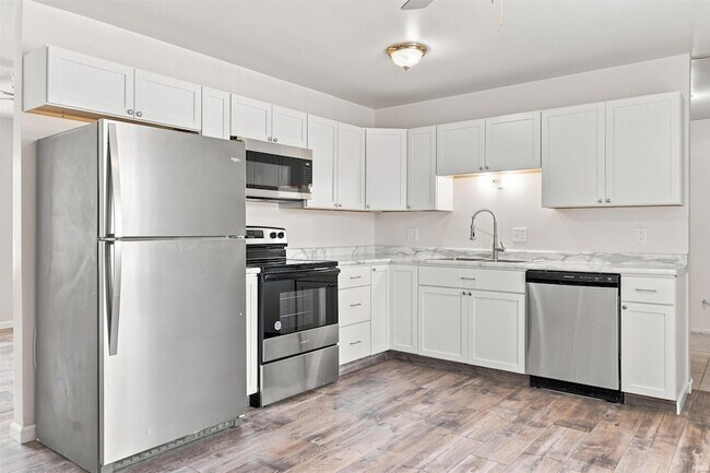 Building Photo - 7123 Strawberry Dr