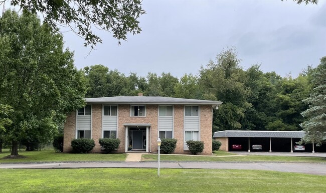 Building Photo - 630 Garrison Rd