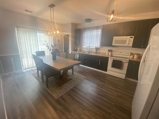 Building Photo - Beautiful 3 bedroom 2 Bath Home in South Brighton Area