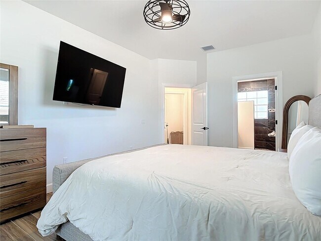 Building Photo - 26 Medalist Way