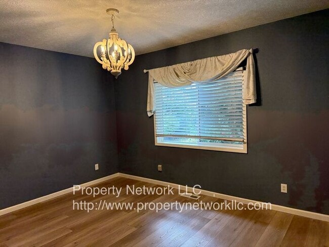 Building Photo - Outstanding 3 Bedroom Fairview Home