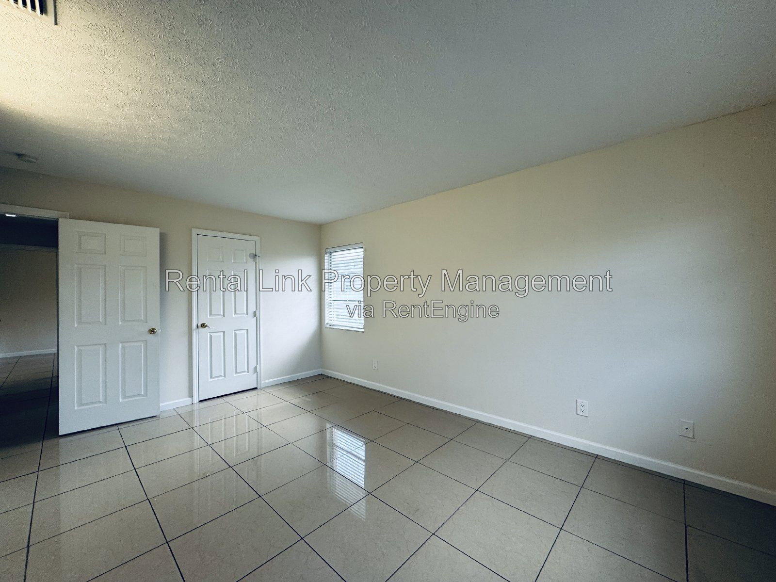 Building Photo - 3619 SE 9th Pl