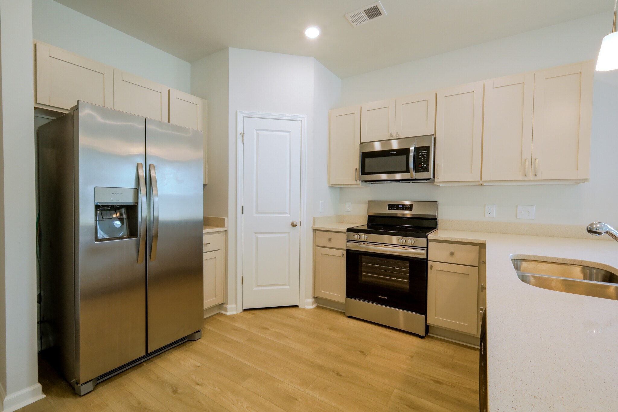 Kitchen with large pantry - 1542 Alvin Pond Dr