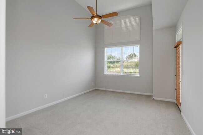 Building Photo - 13960 Greendale Dr