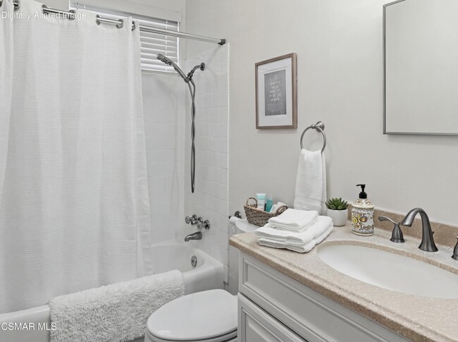 Building Photo - 2485 E Hillcrest Dr