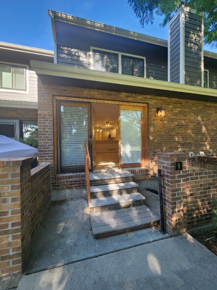 Building Photo - 11530 W 70th Pl