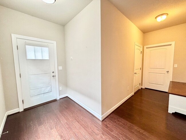 Building Photo - Gorgeous Home in Town Center Virginia Beach!