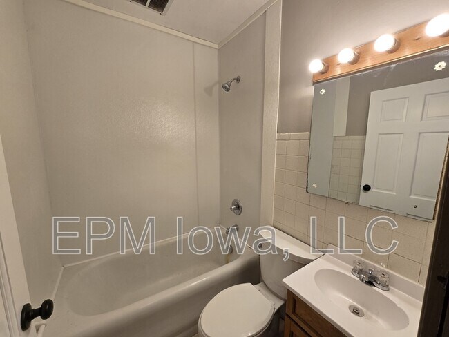 Building Photo - 115 Summit Ave