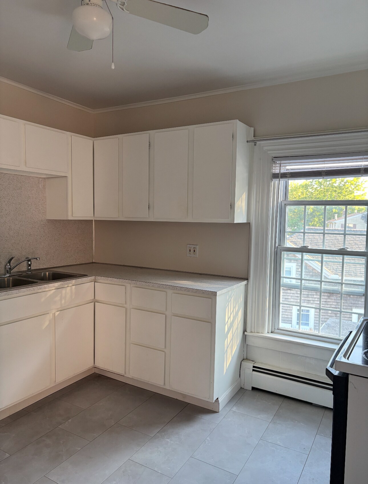 Kitchen - 117 Centre St