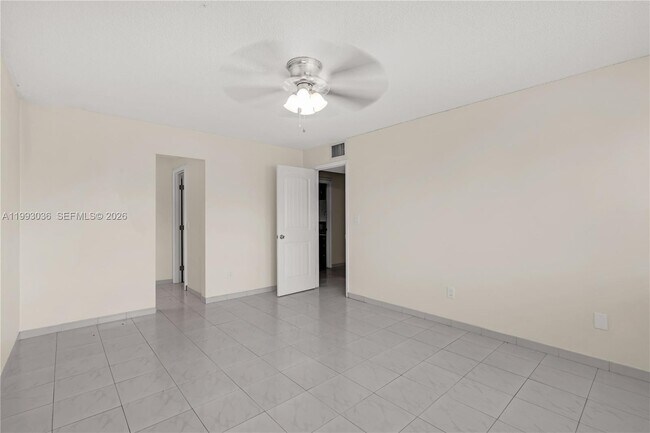 Building Photo - 14820 Naranja Lakes Blvd