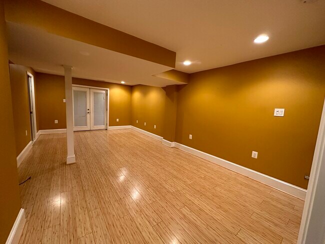 Building Photo - 502 Greenhill Ct