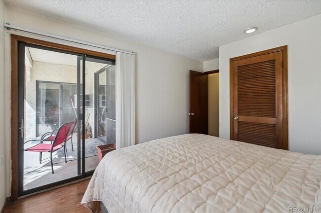 Building Photo - Spacious 2BD, 2BA Condo with Bonus Flex Room