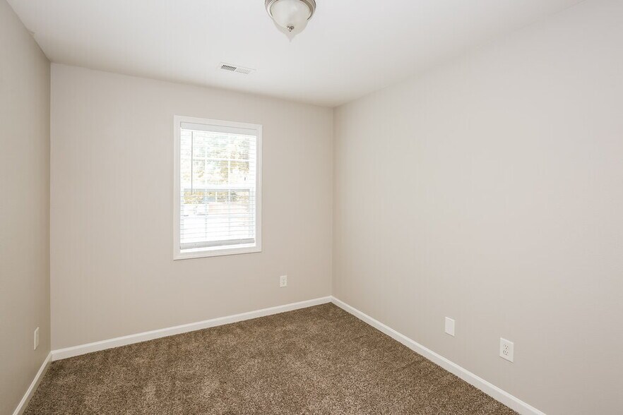 Building Photo - 1223 Hipp Rd