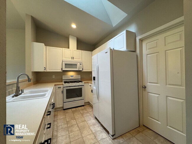 Building Photo - Beautiful 3 Bedroom Condo in Renton, WA!