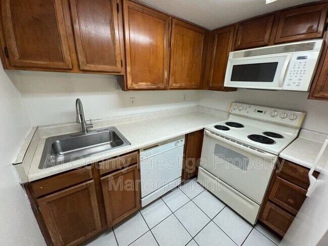 Building Photo - 1831 W Mulberry Dr