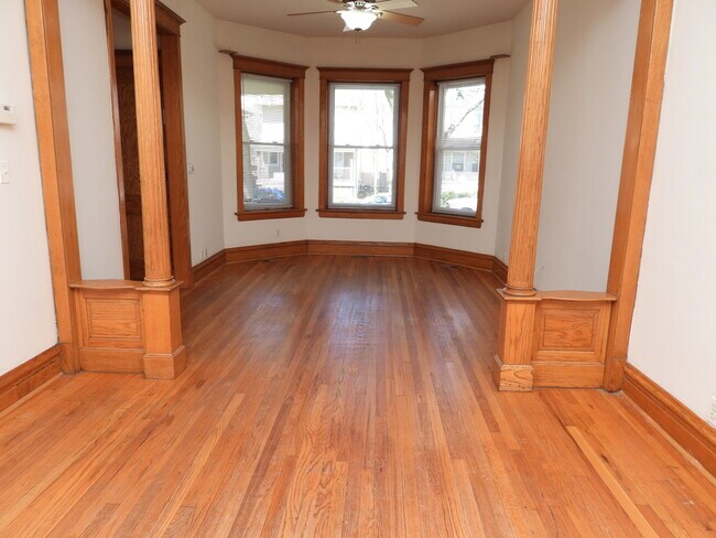 Building Photo - 5119 W Pensacola Ave