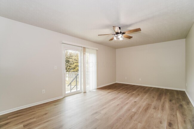 Building Photo - 6582 Cloverlawn Cir