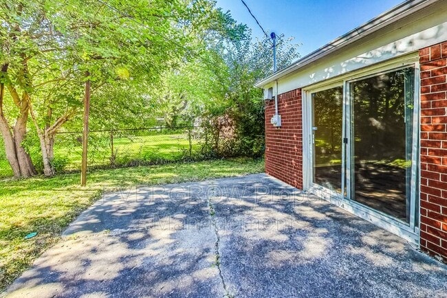 Building Photo - 3541 N Wittfield St